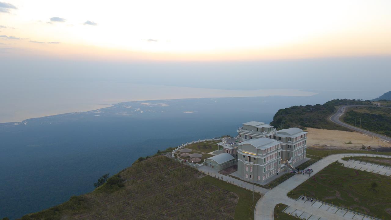 Le Bokor Palace Kampot Exteriör bild