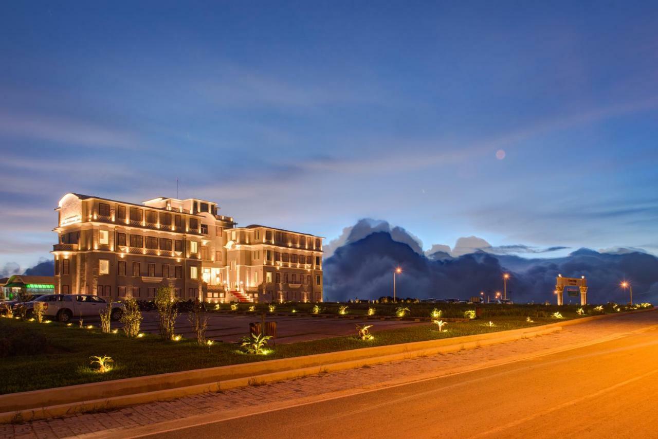 Le Bokor Palace Kampot Exteriör bild