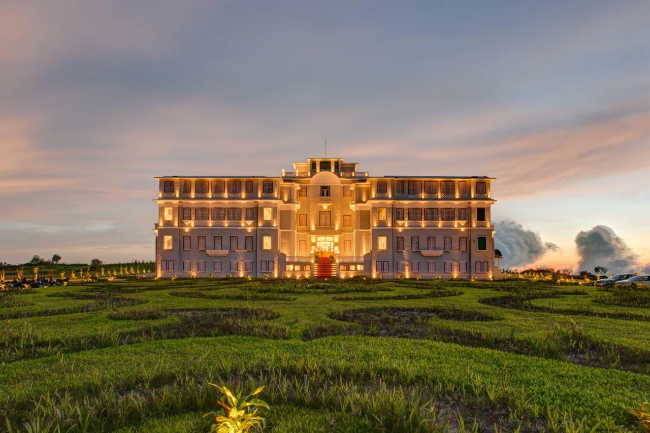 Le Bokor Palace Kampot Exteriör bild